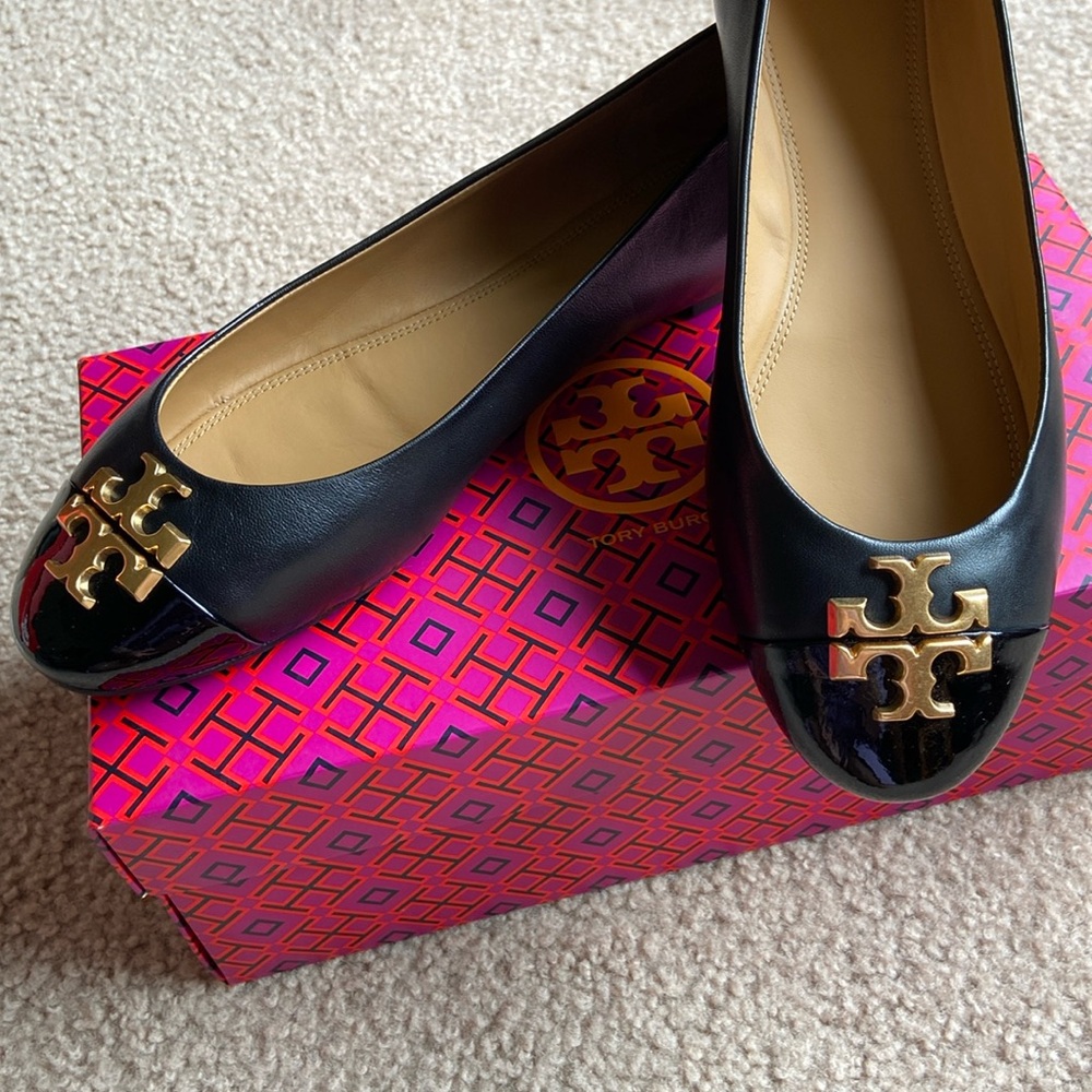 Tory Burch Everly Cap Toe Black Ballet Flats with golden logo new in the box